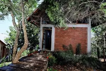 Hotelli Treehouse Chalets