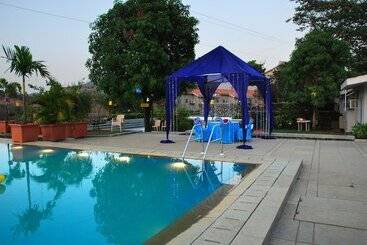 Manas Resort With Petting Zoo