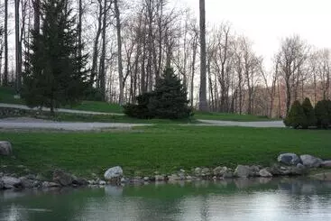 Hotel Spruce Hill Inn & Cottages