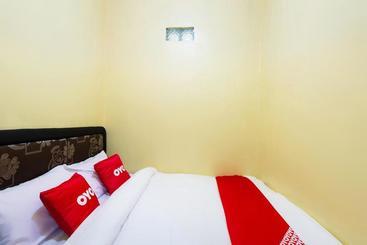 호텔 Oyo 2957 Erlina Homestay
