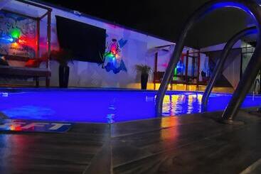 James Court Hotel & Luxury Apartments