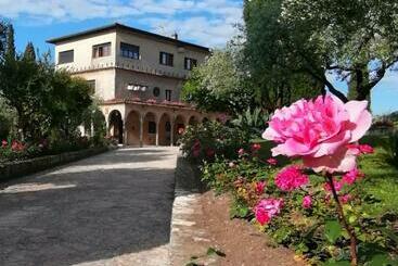 مبيت وإفطار Villa Paradiso