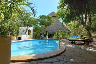 Pensão Watamu Beach Cottages