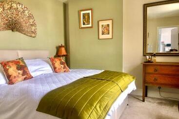 פנסיון Mulberry House