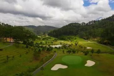 Sam Tuyen Lam Golf & Resorts
