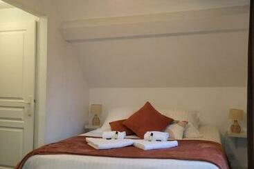 تختخواب و صبحانه Chambres D'hôtes La Petite Salamandre