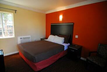 فندق على الطريق Studio City Inn   Near Universal Studios Hollywood