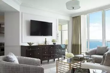 فندق Acqualina Resort And Residences