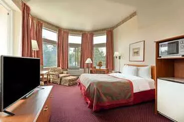 Отель Ramada By Wyndham Seatac Airport North