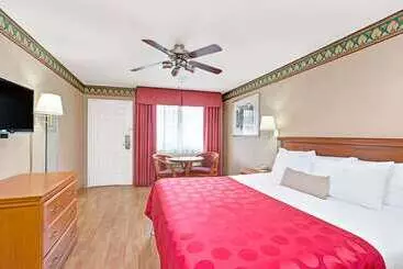 ホテル Ramada By Wyndham Redondo Beach