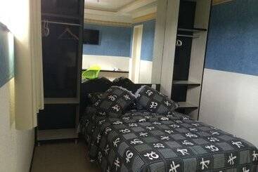 Отель Enzo Park