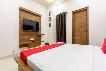 בית מלון כפרי Crown By Oyo Rooms