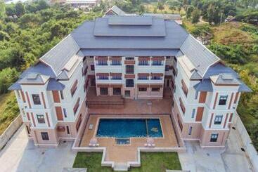 S Tawan Hotel & Convention