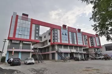 Spot On 44781 Hotel Shine Stay