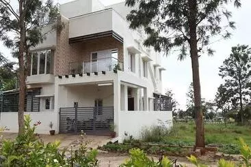 Pensione Anamala Suburbia Homestay
