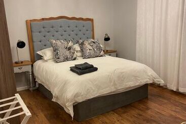 פנסיון Dellville Country House