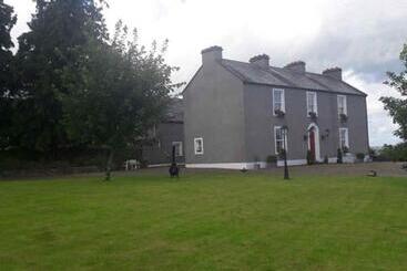 Bed and Breakfast Bealkelly Country House