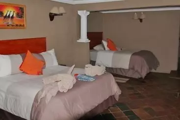 ホテル Emahlathini Guest Farm