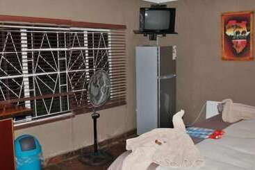 酒店 Emahlathini Guest Farm