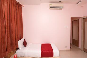 Hotel The Neelam Executive By Oyo Rooms