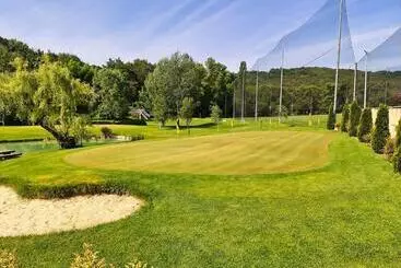 Domaine Ribiera, Hotel 5 Etoiles, Spa & Golf   Forcalquier