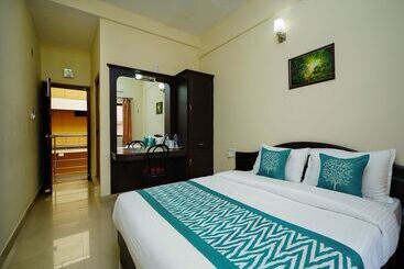 Hotel Peters Hill View  Residency