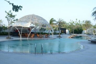 Hotel The Emerald Club