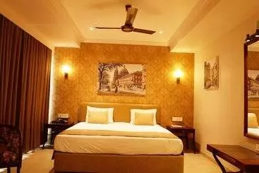 Hotel The Emerald Club