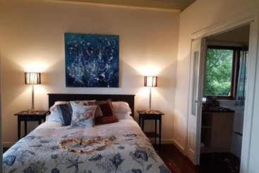 Outlook Hill Vineyard Cottages