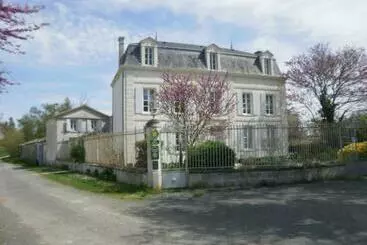 Aamiaismajoitus (B&B) Domaine De Berthegille