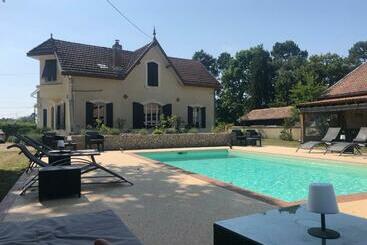 ベッドアンドブレックファースト Chambres D´hotes Villa Capsylvaine