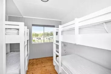 リゾートホテル Lakeside Cabins & Holiday Village