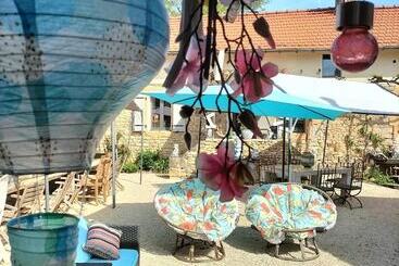 Bed and Breakfast Domaine De La Velle