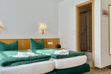 Burgerhaus Zum Paradies  Pension