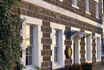 בית מלון כפרי Elephant Bridge