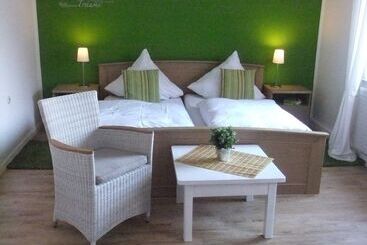 בית מלון כפרי Landgasthof Zum Adler