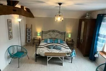 ベッドアンドブレックファースト Les Perrières