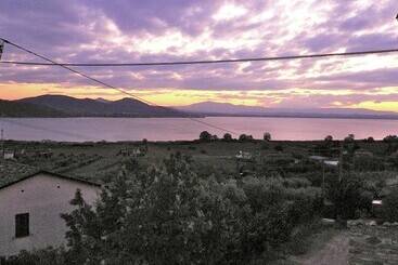 Rustic Cottage In Magione With Garden