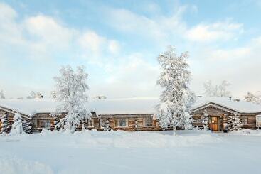 Отель Kuukkeli Log Houses Teerenpesä