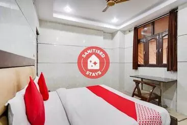Hotel Oyo 75255  Goldy