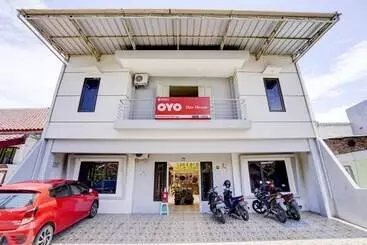 Hotel Oyo 90052 Star House