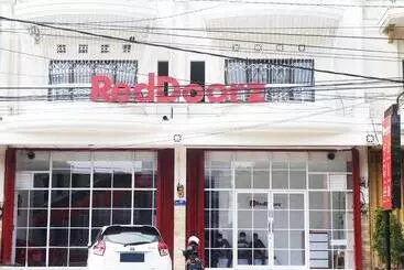 Hotel Reddoorz @ Jalan Tanjung Blitar