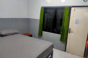 בית מלון כפרי Reddoorz Plus Near Alun Alun Sumenep