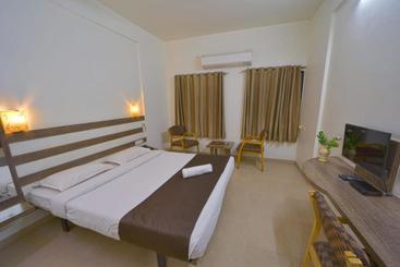 Hotel Orient Crown, Kolhapur