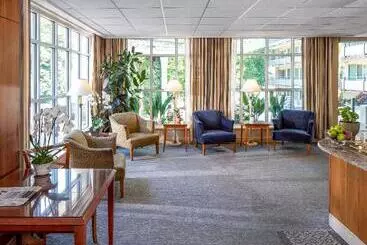 Отель Park Lane Suites & Inn