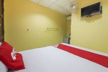 Hotel Oyo 75325 Our House Tha Sao