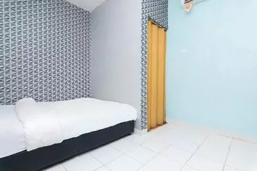 Hotel Oyo Life 2466 Galaxy Kost