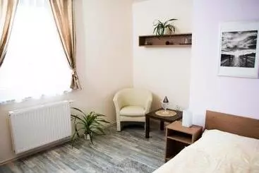 Majatalo Penzion   Restaurace Na Mýtě