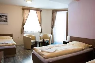 Majatalo Penzion   Restaurace Na Mýtě