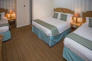 بنسيون The Manor Guest House